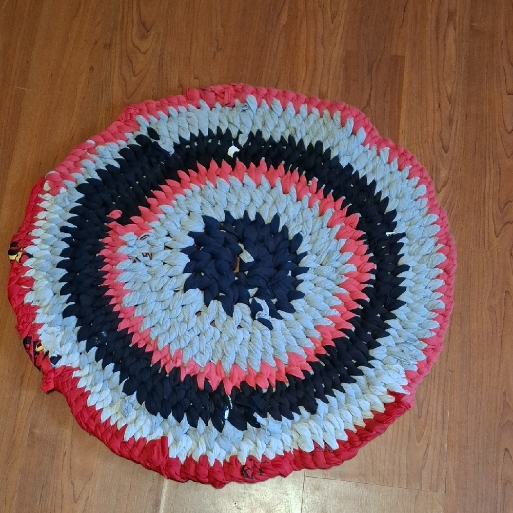 Handmade Amish Knot Round Braided Rug